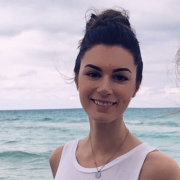 Meet your Posher, Caitlin - Picture 1 of 1